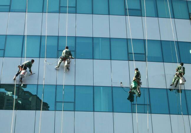 空调外机附近的外墙污渍该怎么处理？—北京外墙清洗公司