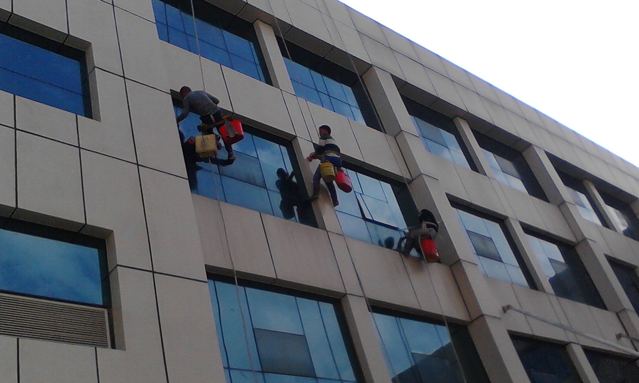高空外墙玻璃窗清洗