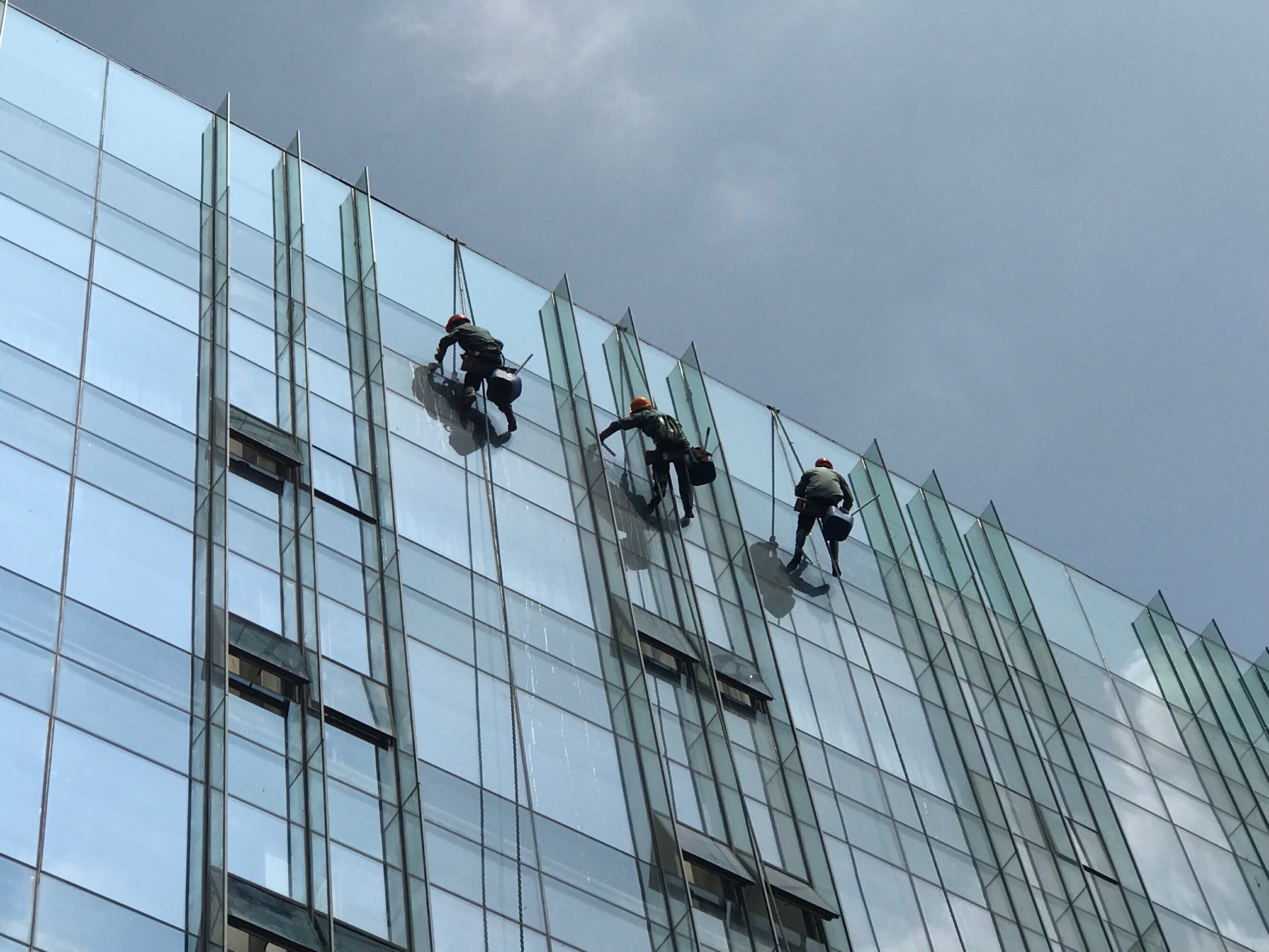 高空外墙玻璃窗清洗